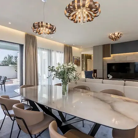 Sophisticated Oasis With Pool Kaštela