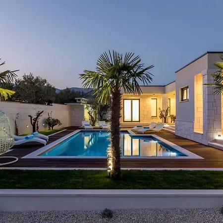 Sophisticated Oasis With Pool Villa Kaštela